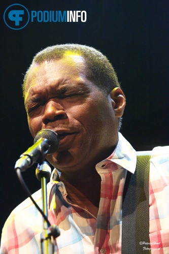 The Robert Cray Band op The Robert Cray Band - 24/06 - Paard van Troje foto
