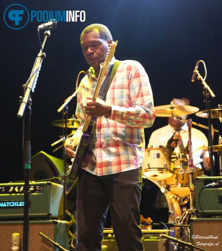 The Robert Cray Band op The Robert Cray Band - 24/06 - Paard van Troje foto