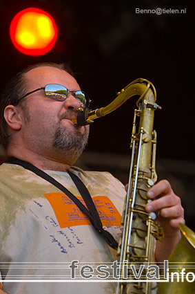 Carlama Orkestar op Bevrijdingsfestival Utrecht 2007 foto