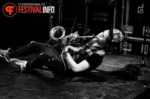 Too Many Zooz op Festival Mundial 2015 foto