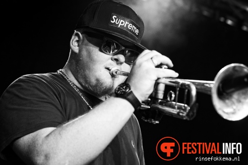 Too Many Zooz op Festival Mundial 2015 foto