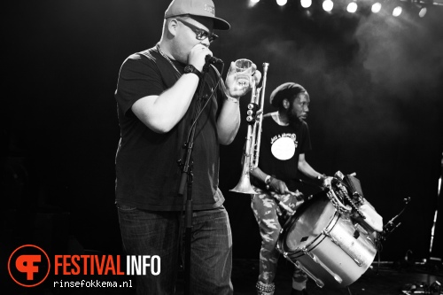 Too Many Zooz op Festival Mundial 2015 foto