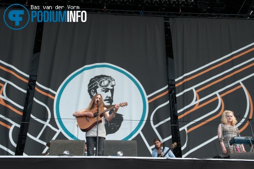 Eaves op Mumford and Sons - 04/05 - Goffertpark foto