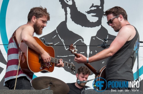 Bear's Den op Mumford and Sons - 04/05 - Goffertpark foto