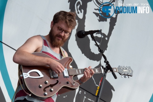 Bear's Den op Mumford and Sons - 04/05 - Goffertpark foto