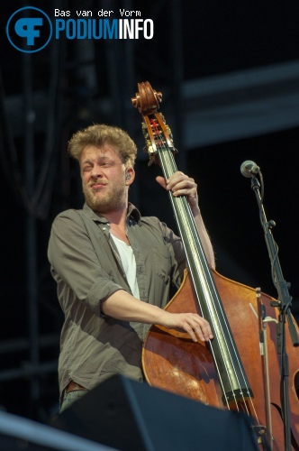 Mumford & Sons op Mumford and Sons - 04/05 - Goffertpark foto