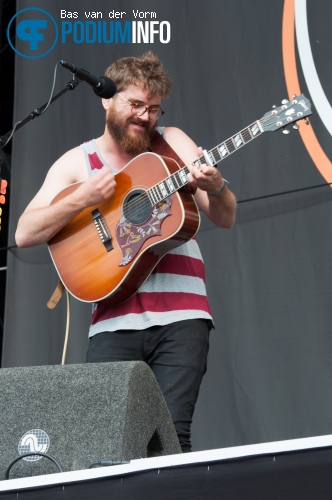 Bear's Den op Mumford and Sons - 04/05 - Goffertpark foto