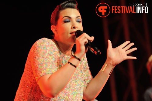 Caro Emerald op Bospop 2015 - Zaterdag foto