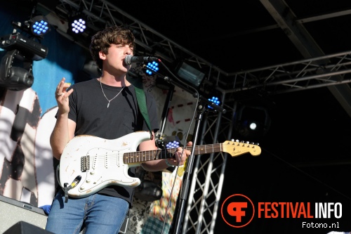 Circa Waves op Welcome To The Village 2015 - vrijdag foto