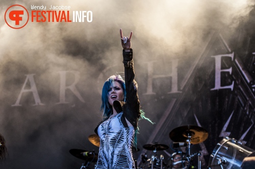 Arch Enemy op Dynamo MetalFest 2015 foto