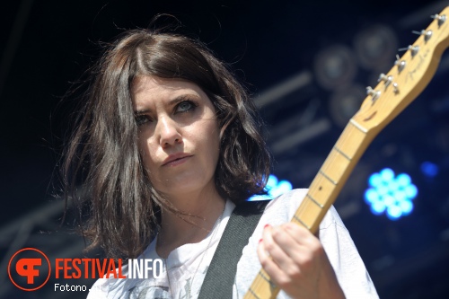 Blood Red Shoes op Welcome To The Village 2015 - zaterdag foto