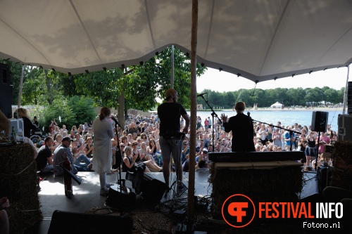 Oakland Rain op Welcome To The Village 2015 - zaterdag foto