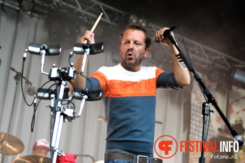 dEUS op Welcome To The Village 2015 - zondag foto