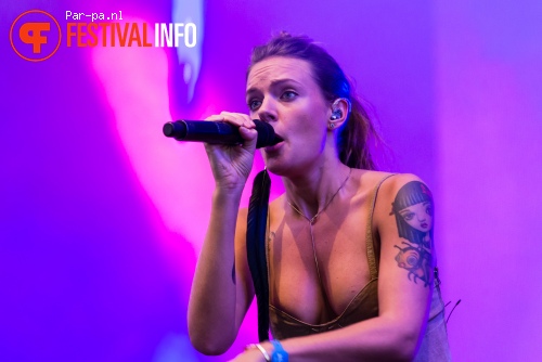 Tove Lo op Lowlands 2015 - vrijdag foto