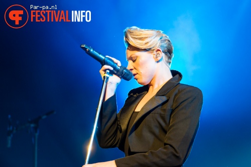 La Roux op Lowlands 2015 - vrijdag foto