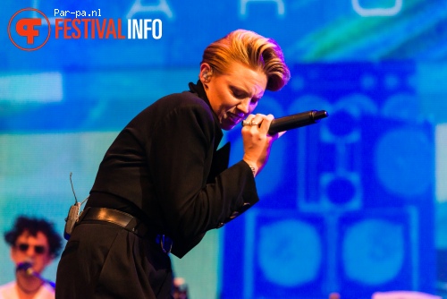 La Roux op Lowlands 2015 - vrijdag foto