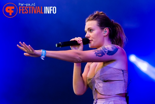 Tove Lo op Lowlands 2015 - vrijdag foto