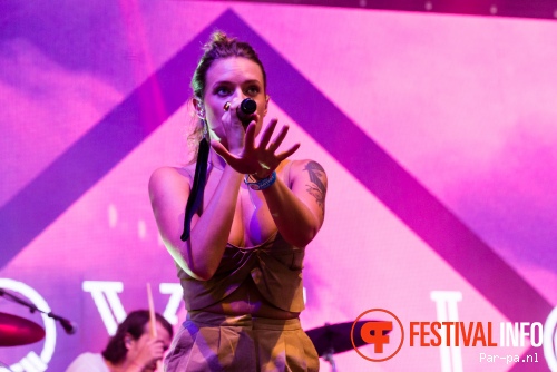 Tove Lo op Lowlands 2015 - vrijdag foto