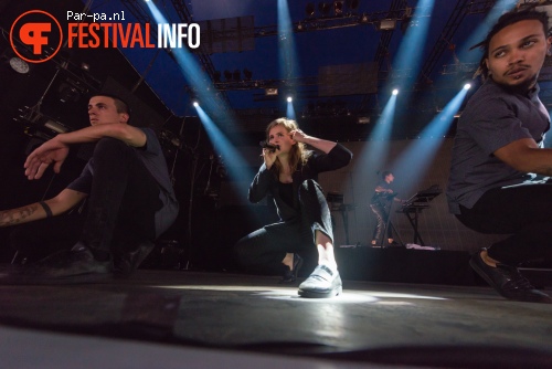 Christine And The Queens op Lowlands 2015 - zaterdag foto