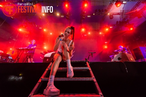 MØ op Lowlands 2015 - zaterdag foto