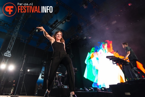 Christine And The Queens op Lowlands 2015 - zaterdag foto