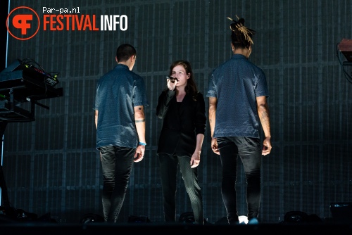 Christine And The Queens op Lowlands 2015 - zaterdag foto