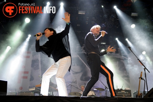 FFS (Franz Ferdinand & Sparks) op Lowlands 2015 - zaterdag foto