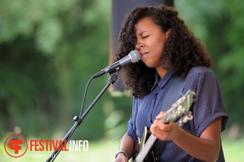 Nana Adjoa op Amsterdam Woods Festival 2015 - zaterdag foto