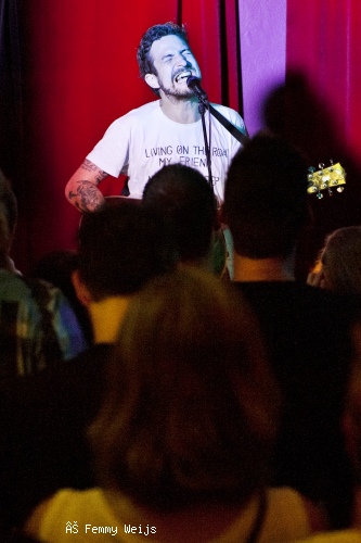 Frank Turner op Frank Turner - 11/09 - Backstage Hotel foto