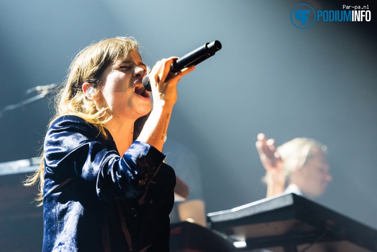 Christine And The Queens op Christine and the Queens - 05/10 - Melkweg foto