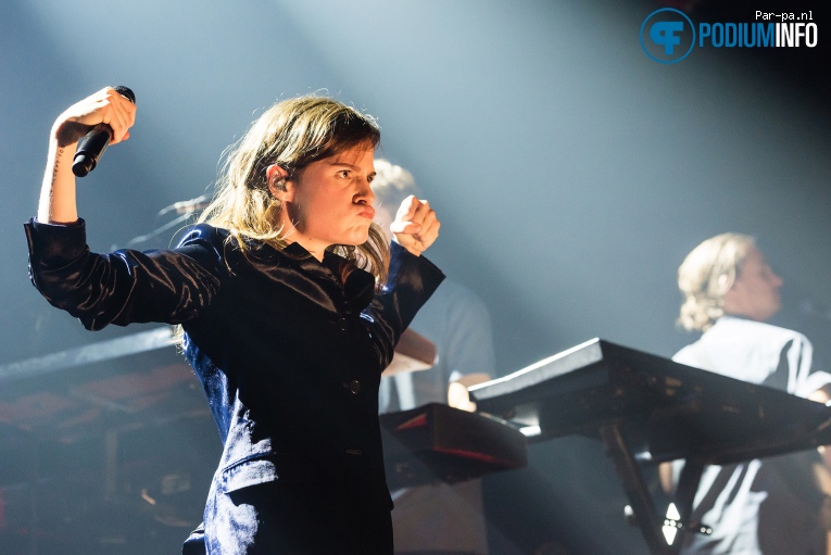 Christine And The Queens op Christine and the Queens - 05/10 - Melkweg foto
