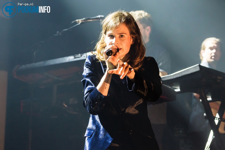 Christine And The Queens op Christine and the Queens - 05/10 - Melkweg foto