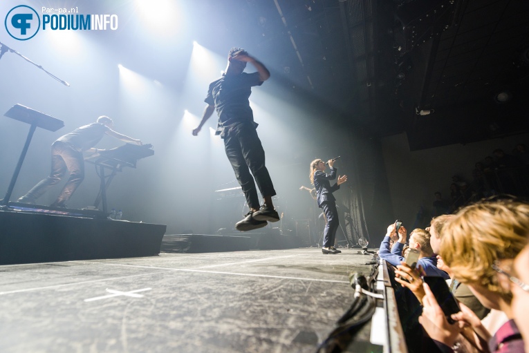 Christine And The Queens op Christine and the Queens - 05/10 - Melkweg foto