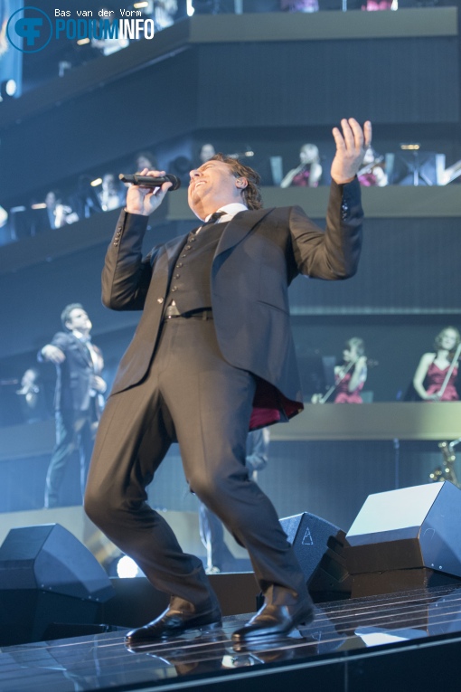 Marco Borsato op Symphonica in Rosso met Marco Borsato - 23/10 - Ziggo Dome foto