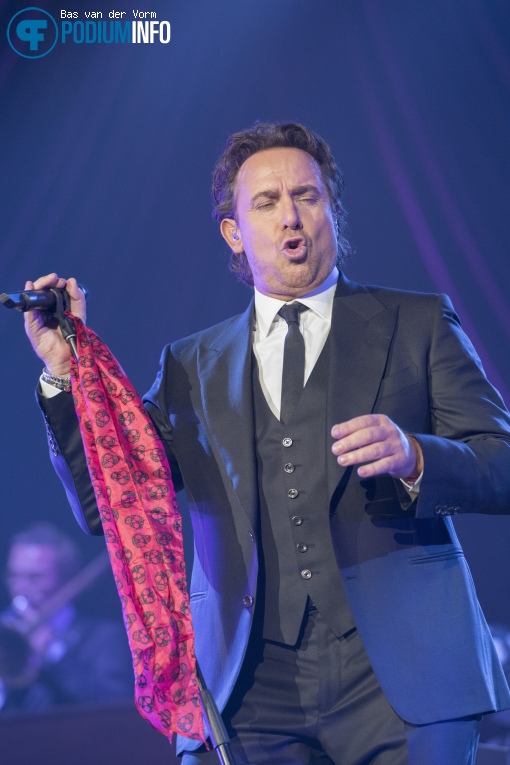 Marco Borsato op Symphonica in Rosso met Marco Borsato - 23/10 - Ziggo Dome foto