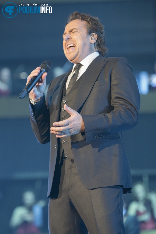 Foto Marco Borsato op Symphonica in Rosso met Marco Borsato - 23/10 - Ziggo Dome