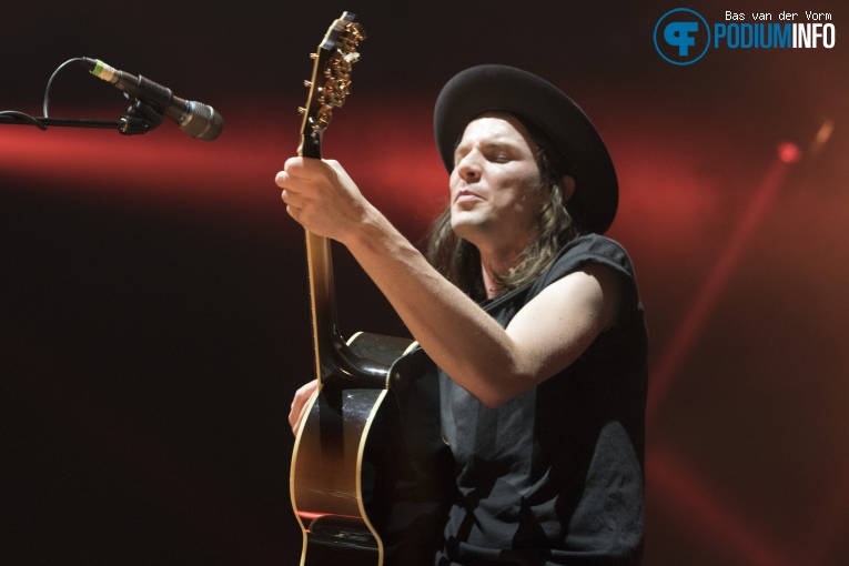 James Bay op James Bay - 23/10 - Heineken Music Hall foto