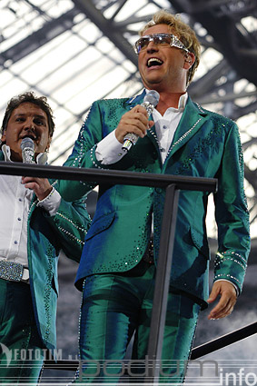 Gordon op Toppers in Concert - 2/6 - Amsterdam Arena foto