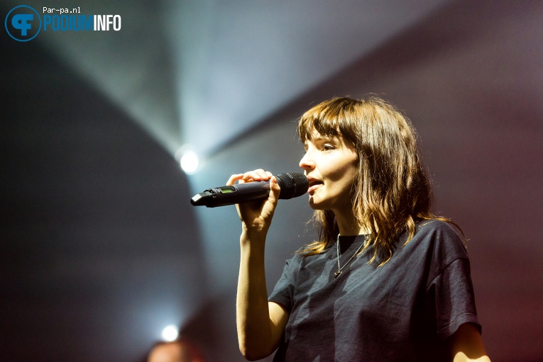Chvrches op CHVRCHES - 13/11 - Melkweg foto