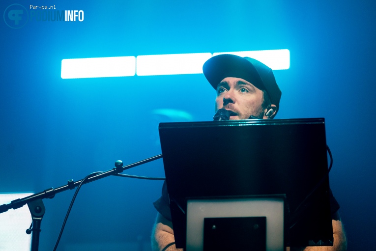 Chvrches op CHVRCHES - 13/11 - Melkweg foto