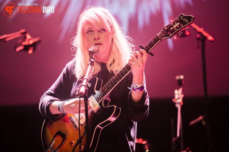 Anna B Savage op Iceland Airwaves 2015 foto