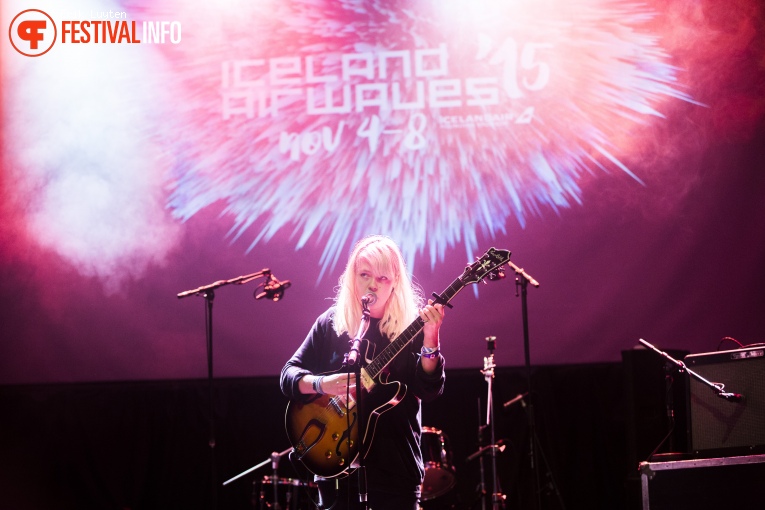 Anna B Savage op Iceland Airwaves 2015 foto