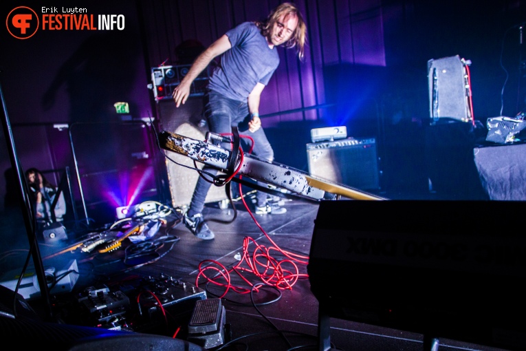 A Place To Bury Strangers op Le Guess Who? 2015 - Vrijdag foto