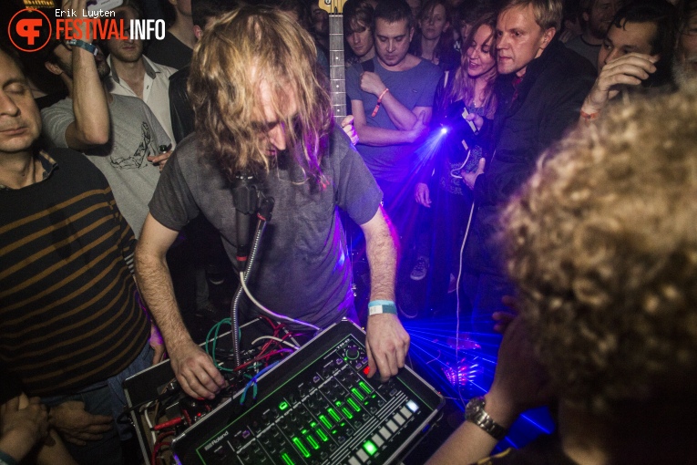 A Place to Bury Strangers op Le Guess Who? 2015 - Vrijdag foto