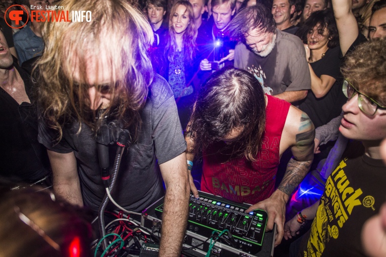 A Place To Bury Strangers op Le Guess Who? 2015 - Vrijdag foto