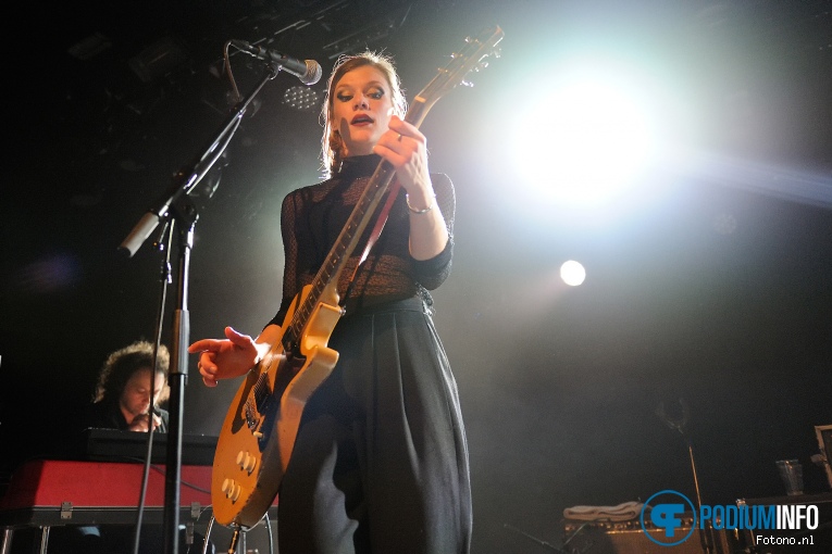 Trixie Whitley op Trixie Whitley - 08/12 - Tolhuistun foto