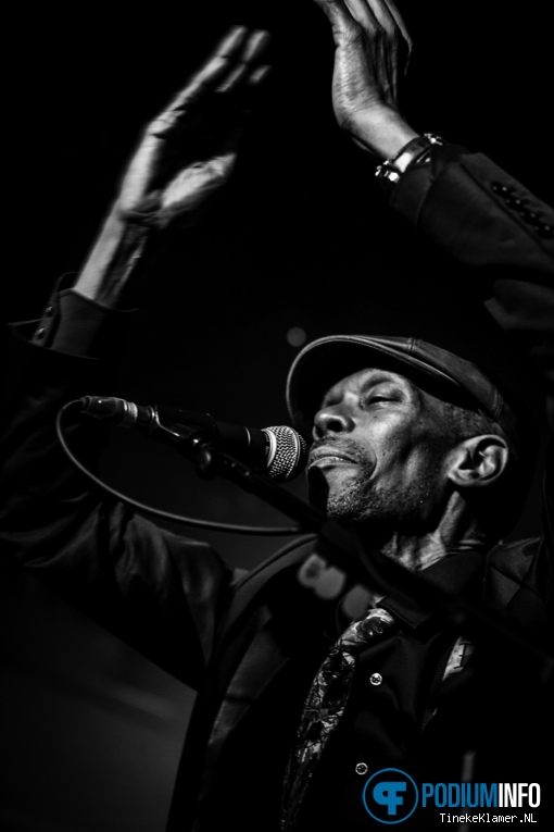 Maxi Jazz & The E-Type Boys op Maxi Jazz & The E-Type Boys - 16/12 - Bitterzoet foto