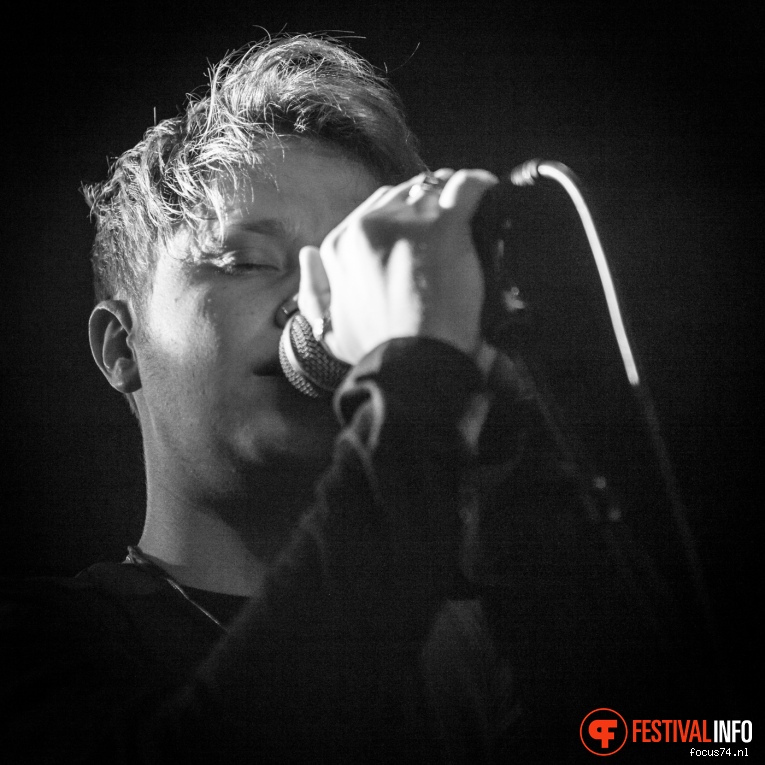 Nothing But Thieves op Eurosonic Noorderslag 2016 - Vrijdag foto