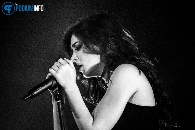 Against The Current op Against The Current - 04/03 - Melkweg foto