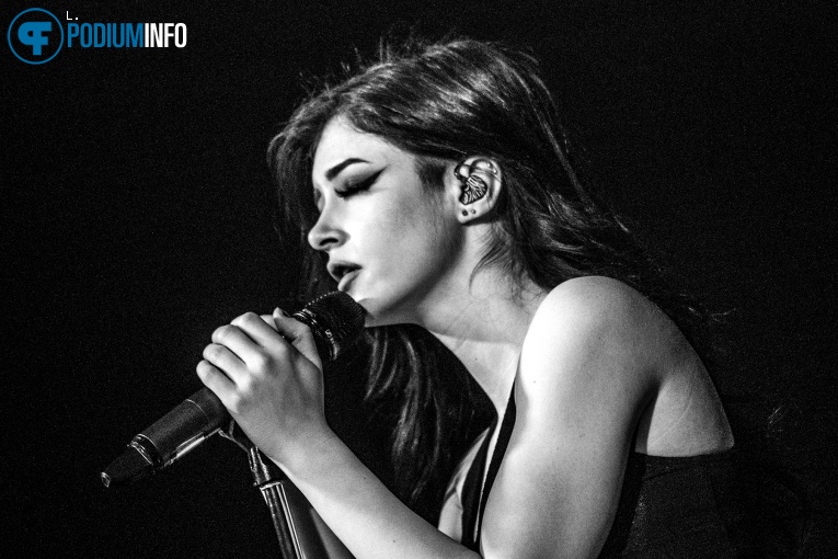 Foto Against The Current op Against The Current - 04/03 - Melkweg